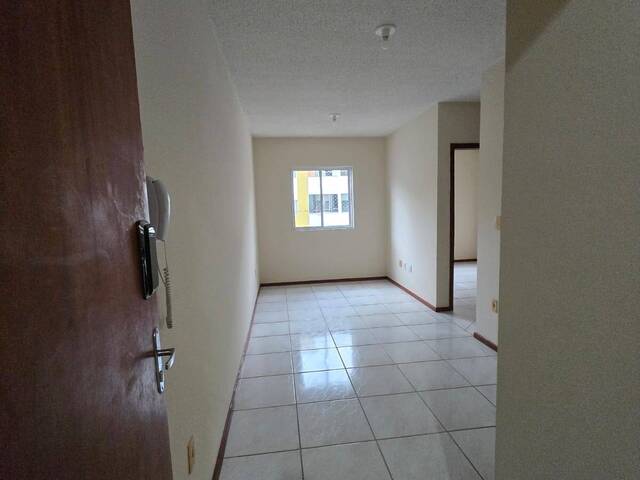 #2425 - Apartamento para Locação em São José - SC