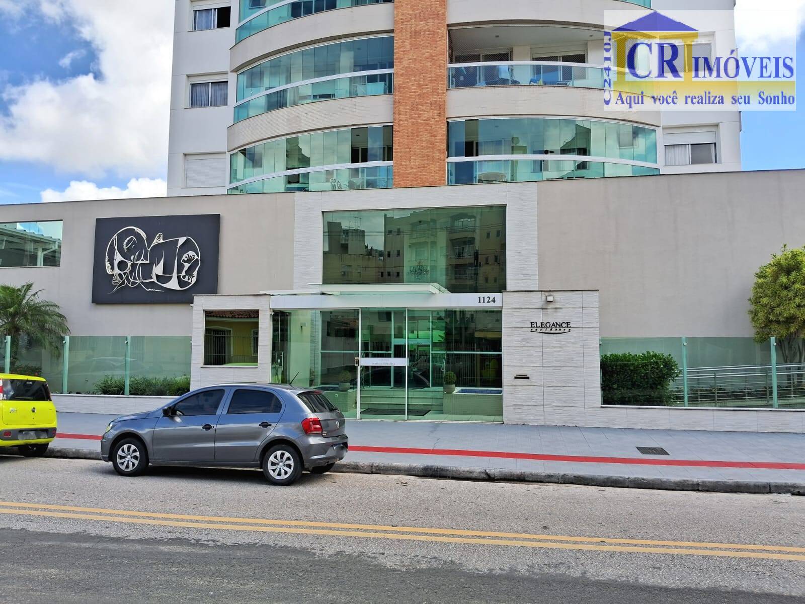 Apartamento à venda com 3 quartos, 134m² - Foto 1